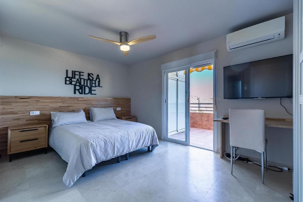 Vistas Azules -- Remodeled, Large Terrace, Spectacular Ocean Views And Beach Level Access 托雷莫利诺斯 外观 照片